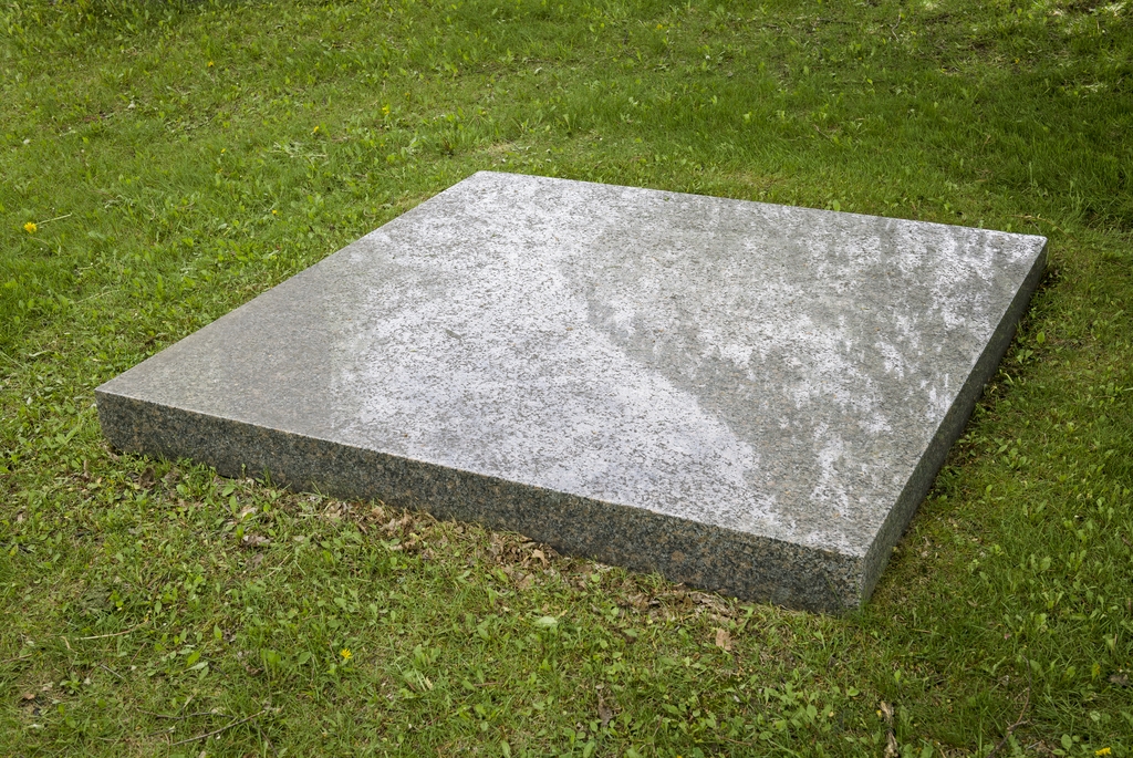 Palimpseste sur la pierre tombale de Mies van der Rohe