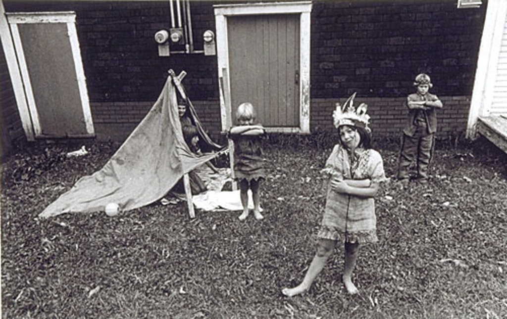 Enfants, rue Montcalm, de la série « Disraeli, une expérience humaine en photographie »