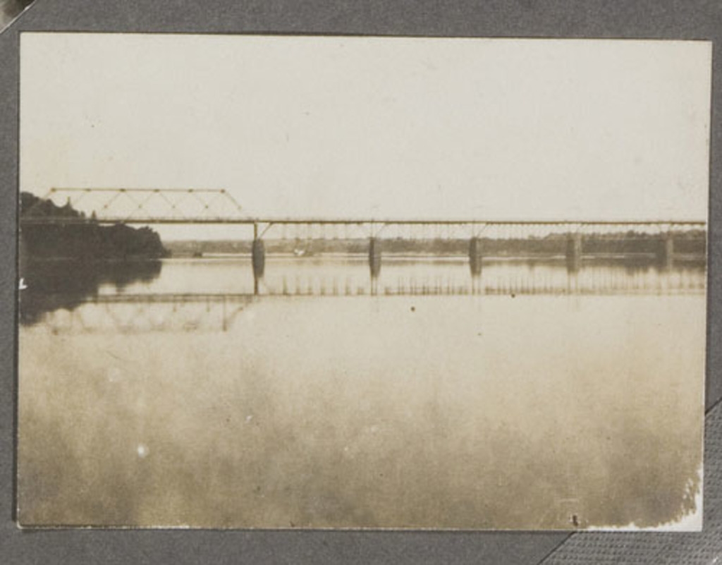 Pont, d'un album de famille amateur