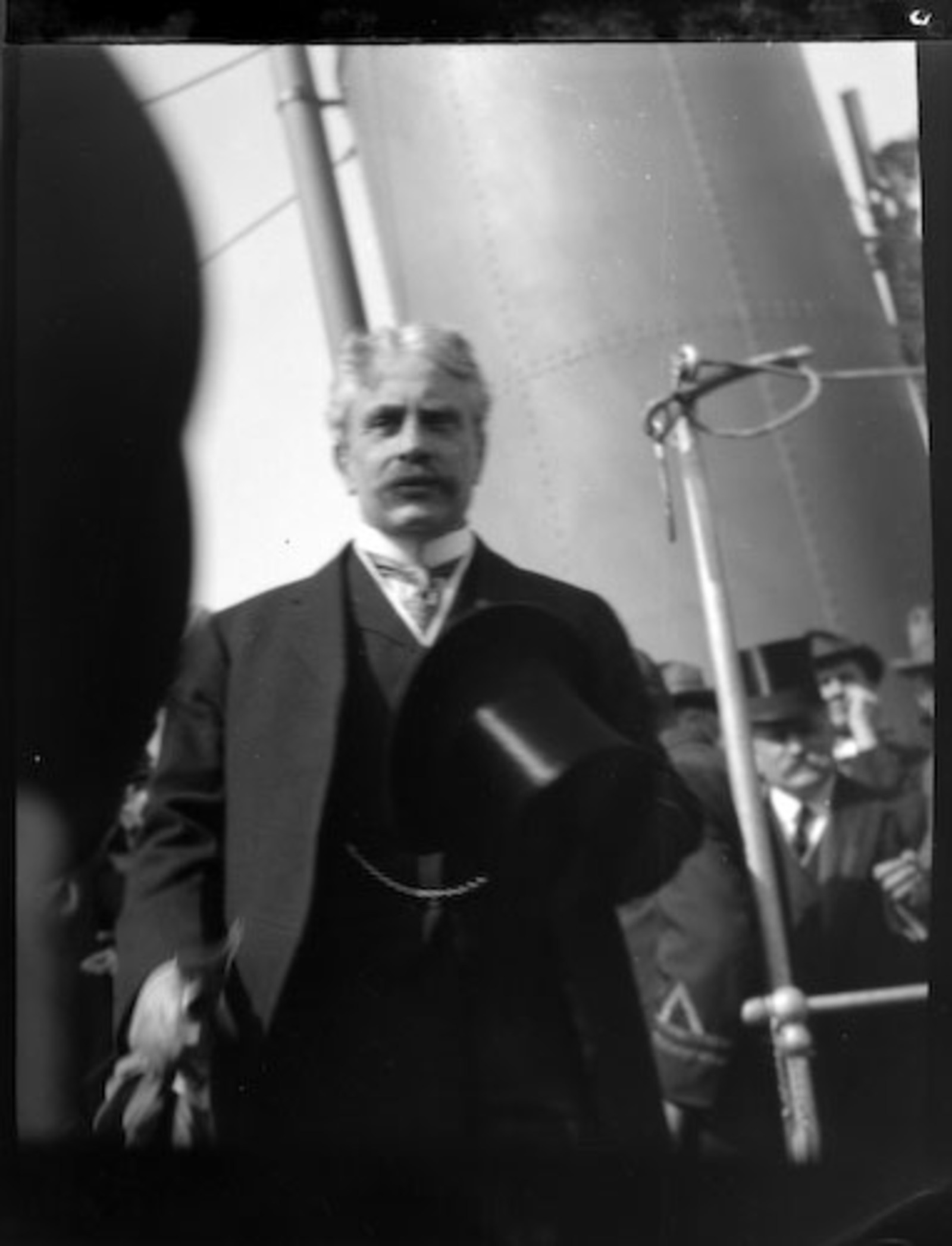 Sir Robert Laird Borden, chef du parti Conservateur du Canada, sur un ...