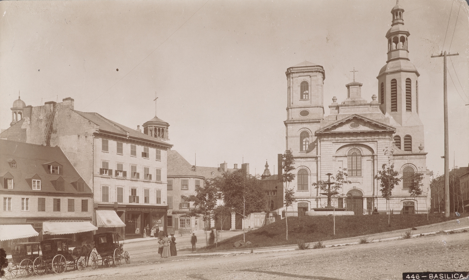 La Côte de la Fabrique et la basiliquecathédrale de NotreDamedeQuébec Livernois, Jules La Côte de la Fabrique et la basiliquecathédrale de NotreDamedeQuébec Livernois, Jules