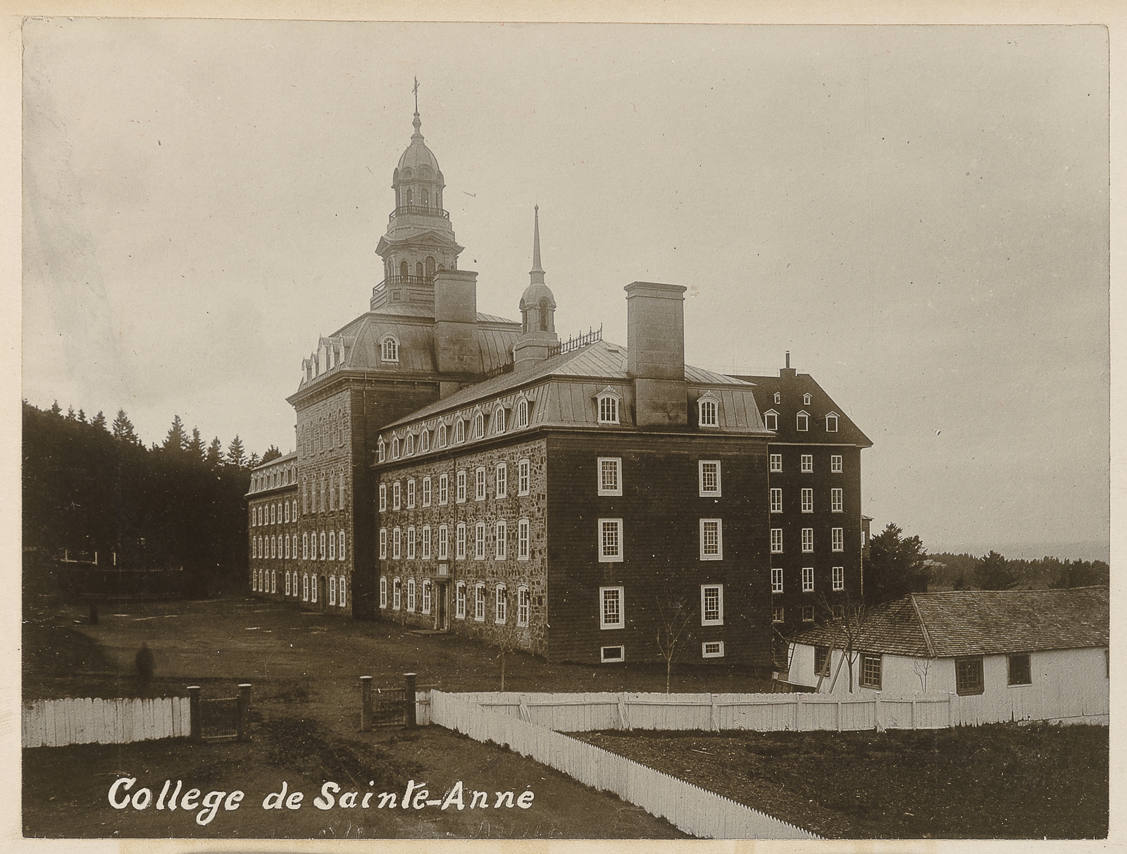 Le Collège de SainteAnnedelaPocatière, de l'album Maisons d